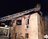 Una noche infernal en Salas: muere un hombre y otro resulta herido en un incendio devastador en El Pousadoriu