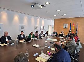 El plan contempla obras clave como la pavimentación del muelle Romualdo Alvargonzález, acuerdos con el Ayuntamiento para emergencias y un impulso a las relaciones Puerto-Ciudad  Gijón, 30 de abril de 2025 El Puerto de Gijón se prepara para una transformac