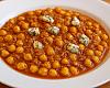 Recetas de una abuela asturiana: Garbanzos con costiella desmenuzá al Cabrales (la receta que calienta l’alma y presta como un día de sol en Xixón)