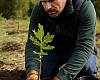 Asturias Paraíso Natural Film Commission y Vaca Films apuestan por la sostenibilidad con una reforestación en Somonte tras el rodaje de "Dímelo bajito"