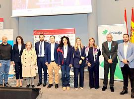Asturias financia con más de 95.000 euros el regreso de 53 emigrantes y subraya su impacto en el reto demográfico