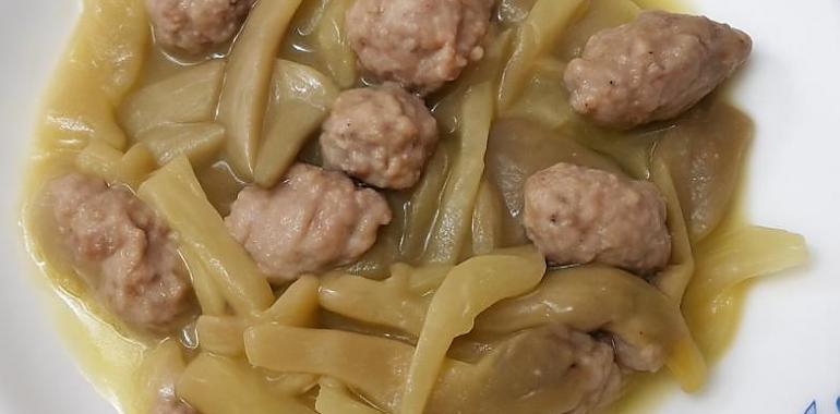 Recetas de una abuela asturiana: Butifarra “esparracada” encebollada con gírgoles a la sidra (esta receta tráemela una vecina catalana que-y gusta facer pruebes)