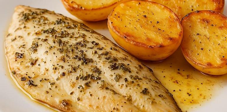 Recetas de una abuela asturiana: Lubina con patatines a la sidra al fornu (que faen soñar col Cantábricu y que saben a casa)