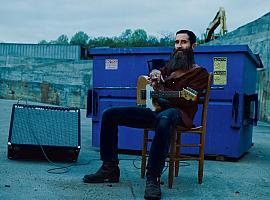 JP Harris prende fuego a la Factoría Cultural con su country salvaje y su alma forajida