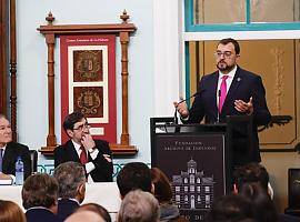  Barbón entrega la bandera de Guatemala al Museo de la Emigración: “Fuimos tierra de partida, ahora somos puerto de acogida”