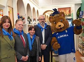 Oviedo se tiñe de azul: 245 comercios lucen pañuelos para empujar al Real Oviedo hacia Primera División