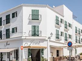 Este verano, Menorca te está esperando: aguas turquesas, calas secretas… y un plan que no podrás rechazar