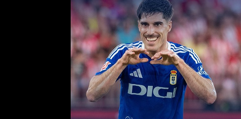 El Real Oviedo gana en Almería con Nacho Vidal como héroe