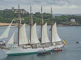 El buque-escuela “Juan Sebastián de Elcano” y la fragata “Blas de Lezo” atracan en Gijón para recibir visitas del público