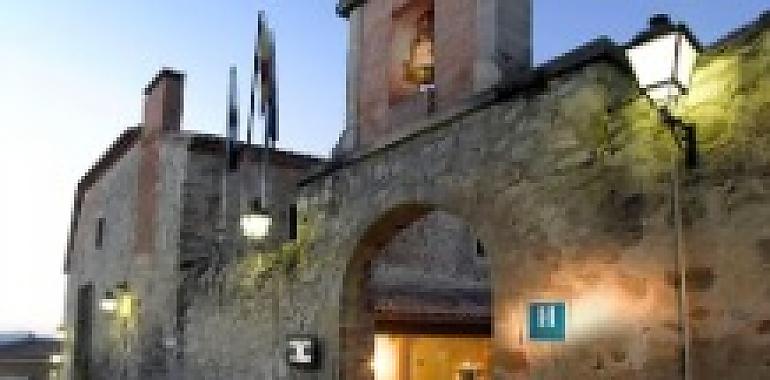 Dormir entre piedras centenarias en una de las ciudades más bellas de España: descubre Trujillo desde su Parador