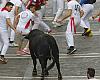Tensión y cornadas en el segundo encierro de San Fermín: Cebada Gago cumple con su leyenda y deja el primer herido por asta de toro