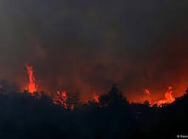 Madrugada de fuego en el Suroccidente: la UME blinda Genestoso y Somiedo y Asturias pelea por estabilizar tres frentes