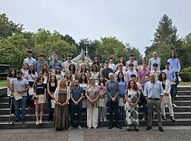 Avilés homenajea a 52 estudiantes brillantes de Bachillerato y FP en un emotivo acto en la Casa de Cultura
