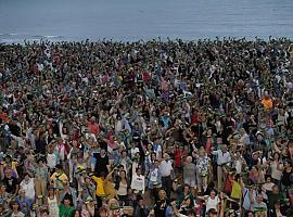 Gijón rompe su propio récord mundial de escanciado de sidra: 9.833 culines que hacen historia
