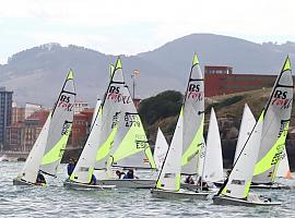 La bahía de San Lorenzo brilla con la XIV Regata Villa de Gijón de Vela Ligera: emoción, viento y victorias para las promesas del norte