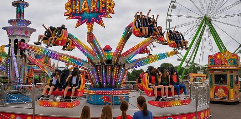 Un año de cárcel para un gijonés que agredió sexualmente a la hija de sus amigos en una atracción de feria: el caso que reabre el debate sobre penas por abusos a menores