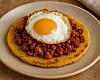 Recetas de una abuela asturiana: Tortos de maíz con picadillu y güevu frito (pa que pongan contento hasta’l más enfurruñáu del pueblu)