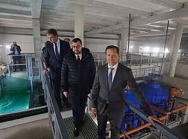 Barbón inaugura la planta de SeaEight en El Musel y subraya que la agroindustria ya es “parte del mejor presente de Asturias”