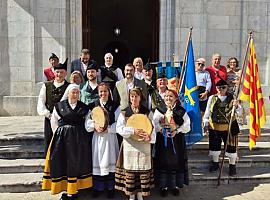 Barbón se compromete en Tarragona a apoyar el reconocimiento de asturianía del centro asturiano en su 50º aniversario