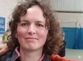 Lucía Pérez, profesora querida y referente vecinal en Granda, símbolo de entrega y cercanía