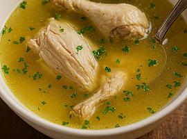 Recetas de una abuela asturiana: Caldo de gallina (que cura más que la medicina)