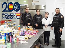 La Policía Nacional dona a la Cocina Económica de Oviedo alimentos recuperados de una incautación por robo