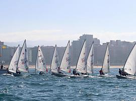 El Real Club Astur de Regatas brilla en el XXI Trofeo de la Hispanidad: dominio gijonés en todas las clases de vela ligera