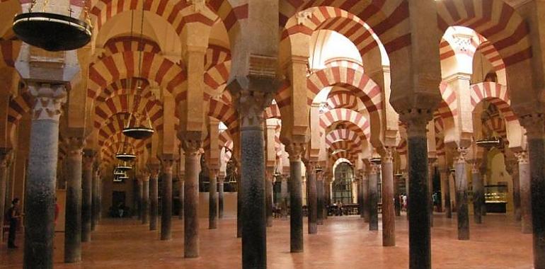 Descubre la magia de Córdoba: Catedral-Mezquita y Barrio Judío con entradas incluidas