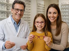 Asturias lanza ayudas de hasta 100 euros para comprar gafas a menores de 12 años y lidera la equidad visual infantil en España
