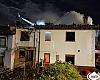 Una casa calcinada y otra con el techo hundido tras un incendio de madrugada en Piloña