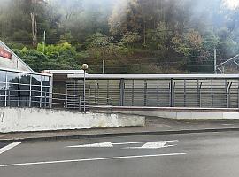 Tragedia en la estación de Mieres-Puente: un hombre muere arrollado por un tren de Cercanías al caer a la vía en una zona prohibida