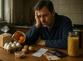 Asturias se empobrece a toda velocidad: la clase media ya vive como clase baja y la caída no frena