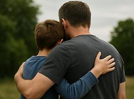 Cuatro años sin abrazar a su hijo: la absolución que llega tarde para un padre asturiano acusado de malos tratos