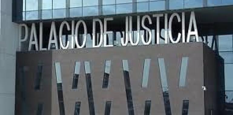Condenado a dos años de prisión un joven acusado de besar y hacer un chupetón a una menor de 14 años en Gijón