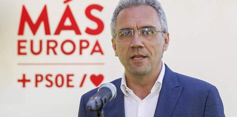 Otra pieza del PSOE se desploma: dimite Javier Izquierdo en medio de la crisis de acoso