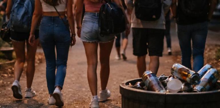 Las chicas toman la delantera: alcohol, vaper y cannabis adelantan la adicción entre los jóvenes asturianos