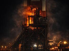 Tercer incendio en pocos meses en Arcelor Gijón: arde otra cinta de carbón y vuelve a resentirse el corazón industrial de Aboño