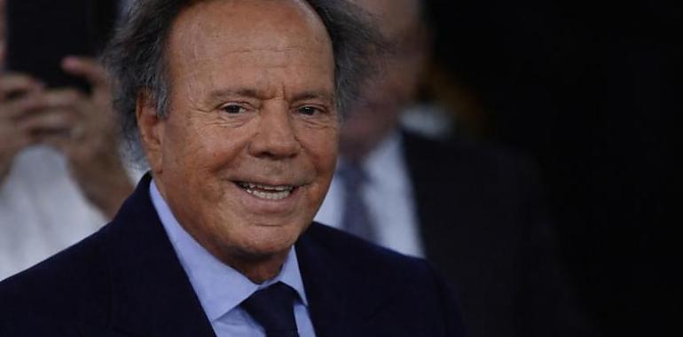 Las acusaciones contra Julio Iglesias: relatos de abuso, control y aislamiento en una investigación internacional