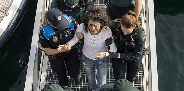 “Me echan de mi casa”: desahucian del velero donde vivía una asturiana de 71 años en el muelle deportivo de Las Palmas