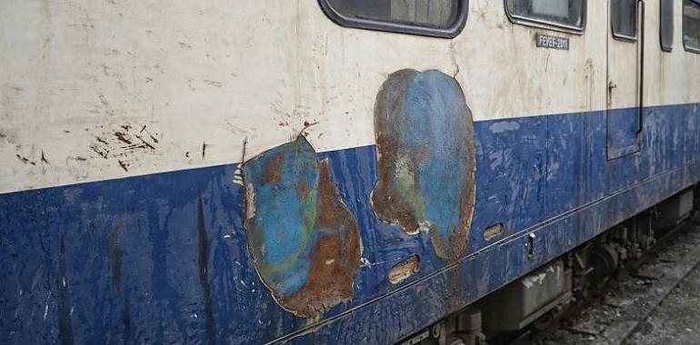 Tres años después del ridículo nacional, Asturias sigue viajando en trenes del pasado