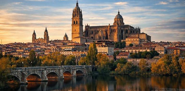 Salamanca en tren desde Madrid: dos noches de historia, sabor y calma por 396 euros
