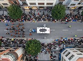 Oviedo se desborda en el Antroxu más multitudinario de los últimos años: récord de participación, calles abarrotadas y un Carnaval que ya mira de tú a tú a los grandes de Asturias