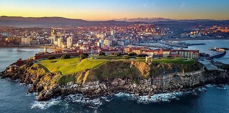 Cuatro días en Gijón desde Madrid por 205 €: tren, hotel con desayuno y el Cantábrico esperándote