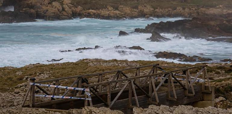 “Se movía mucho, era cuestión de tiempo”: el derrumbe mortal de la pasarela de Santander abre dudas sobre avisos ignorados