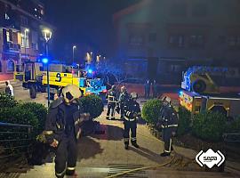 Pánico en un hotel de Asturias: 40 desalojados de madrugada tras un incendio que arrasó una habitación  Subtítulo