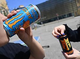 Nueve de cada diez adolescentes asturianos viven enganchados al azúcar: el consumo de refrescos se dispara y ya preocupa como problema de salud pública