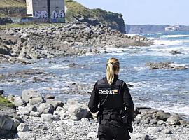 Misterio en Peñarrubia: hallan muerto a un hombre entre las rocas de una de las playas más abruptas de Gijón