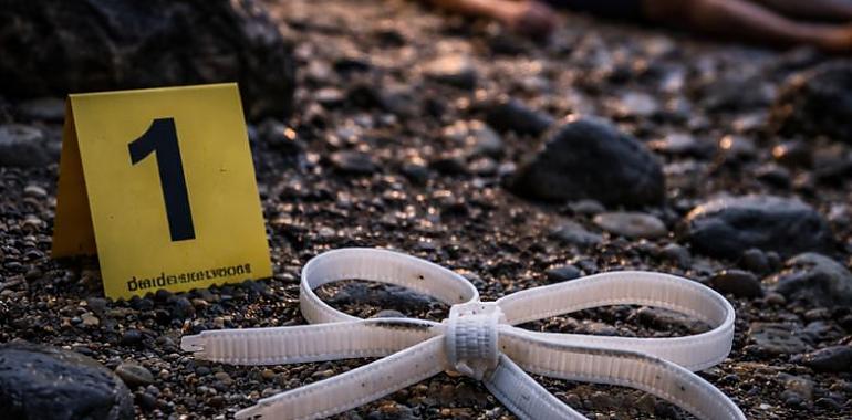 El misterio de Peñarrubia da un giro: la autopsia apunta a una muerte no violenta pese a las bridas y las heridas