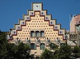 Barcelona esconde una joya modernista que puedes visitar por 21€: así es la experiencia secreta en la Casa Amatller