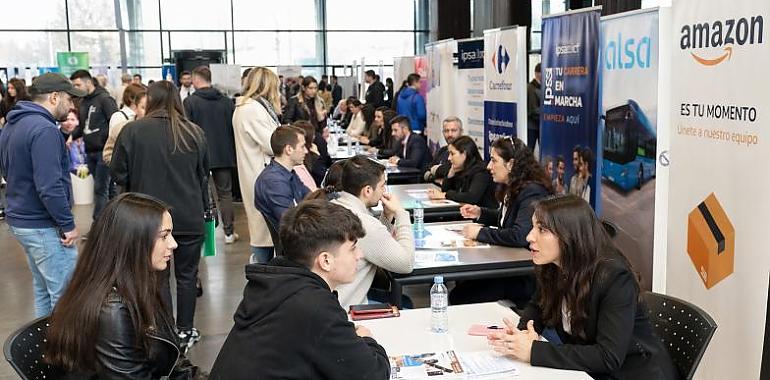 Asturias mueve ficha contra el paro juvenil: 230 jóvenes se sientan cara a cara con empresas que buscan contratar ya